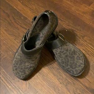 Born grey safari print shoe